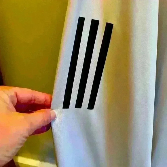 Men’s Adidas Quarter Zip - XL - Picture 4 of 5